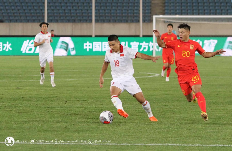 Tuyển Việt Nam thua tuyển Trung Quốc 0-2. Ảnh: VFF