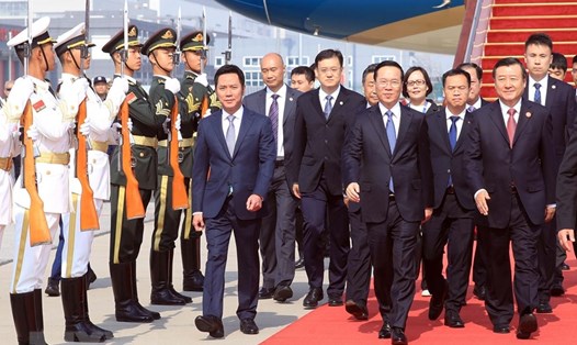 Lễ đón Chủ tịch nước Võ Văn Thưởng tại sân bay Bắc Kinh, Trung Quốc, ngày 17.10.2023. Ảnh: TTXVN