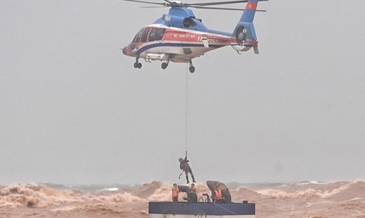 Trực thăng nước ngoài tham gia cứu hộ. Ảnh minh họa