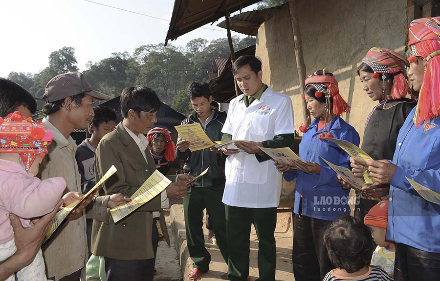 Ngoài ra, lực lượng Bộ đội Biên phòng còn phối hợp tuyên truyền, giáo dục sức khỏe cho nhân dân.