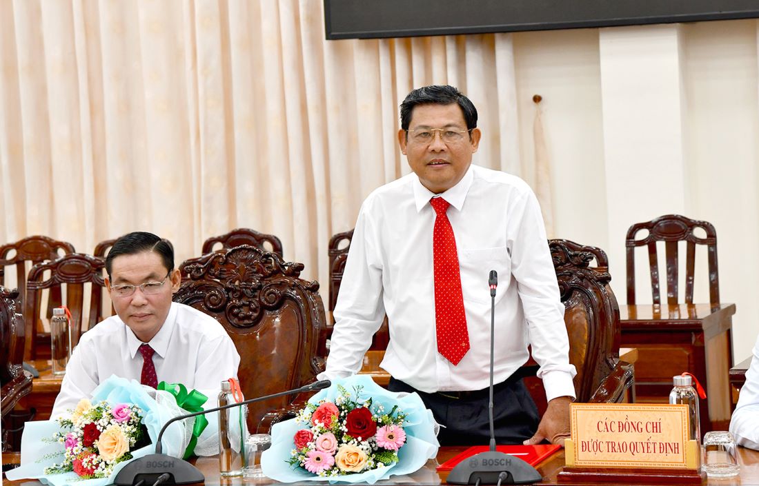 Ông Ngô Công Thức, Bí thư Huyện ủy An Phú, nhận nhiệm vụ tại Ban cán sự đảng UBND tỉnh để bổ nhiệm giữ chức Giám đốc Sở Giao thông- Vận tải. Ảnh: Cổng TTĐT An Giang