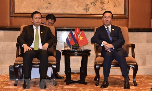 Đây là cuộc gặp trực tiếp đầu tiên giữa hai nhà lãnh đạo kể từ khi Chủ tịch nước Võ Văn Thưởng và Thủ tướng Hun Manet đảm nhiệm cương vị mới. Ảnh: TTXVN
