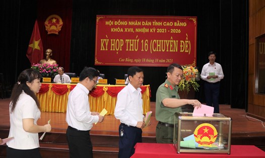 HĐND tỉnh Cao Bằng vừa tổ chức lấy phiếu tín nhiệm với nhiều lãnh đạo chủ chốt của tỉnh. Ảnh: Tân Văn.
