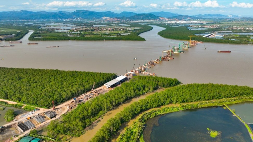 Dự án cầu Bến Rừng nối Hải Phòng với Quảng Ninh hiện đã giải ngân được 75% vốn đầu tư, dự kiến hoàn thành vào tháng 4.2024. Ảnh: Đàm Thanh
