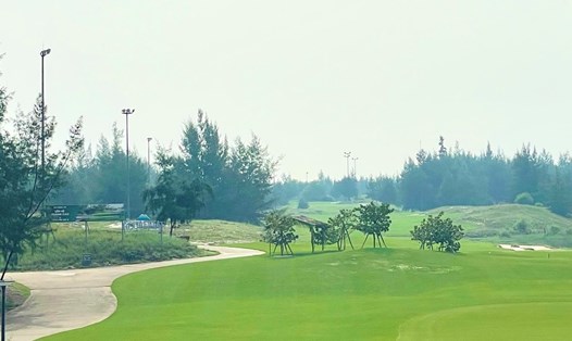 Sân golf FLC Quảng Bình - một trong những hạng mục mà Tập đoàn FLC đầu tư tại Quảng Bình, hiện vẫn chưa hoàn thiện. Ảnh: Lê Phi Long