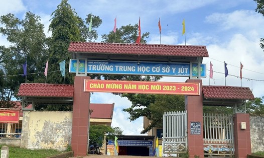 Đã hơn 2 năm nay, bà Phạm Thị Thanh Tuyết, đang công tác ở Trường THCS Y Jút vẫn chưa được bổ nhiệm lại. Ảnh: Phan Tuấn