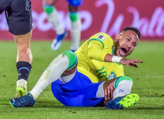 Neymar phải phẫu thuật, nguy cơ nghỉ 9 tháng