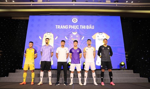 Trang phục thi đấu của câu lạc bộ Hà Nội ở mùa giải 2023-2024. Ảnh: Minh Dân