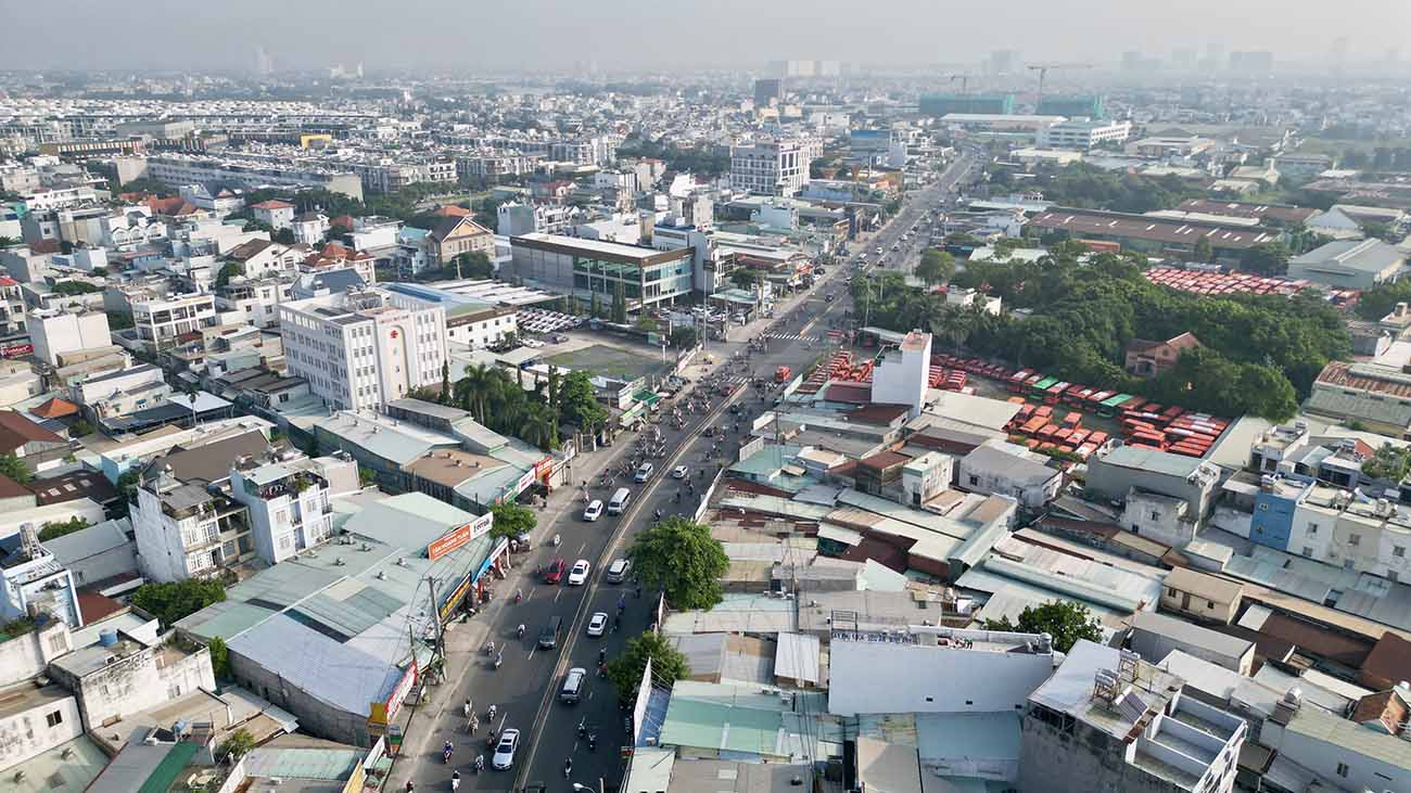 Việc làm cầu tạm chỉ là giải pháp tạm thời trong khi chờ Quốc lộ 13 được mở rộng. Mới đây, HĐND TPHCM đã thông qua chủ trương đầu tư mở rộng Quốc lộ 13 theo hình thức BOT (xây dựng - kinh doanh - chuyển giao).