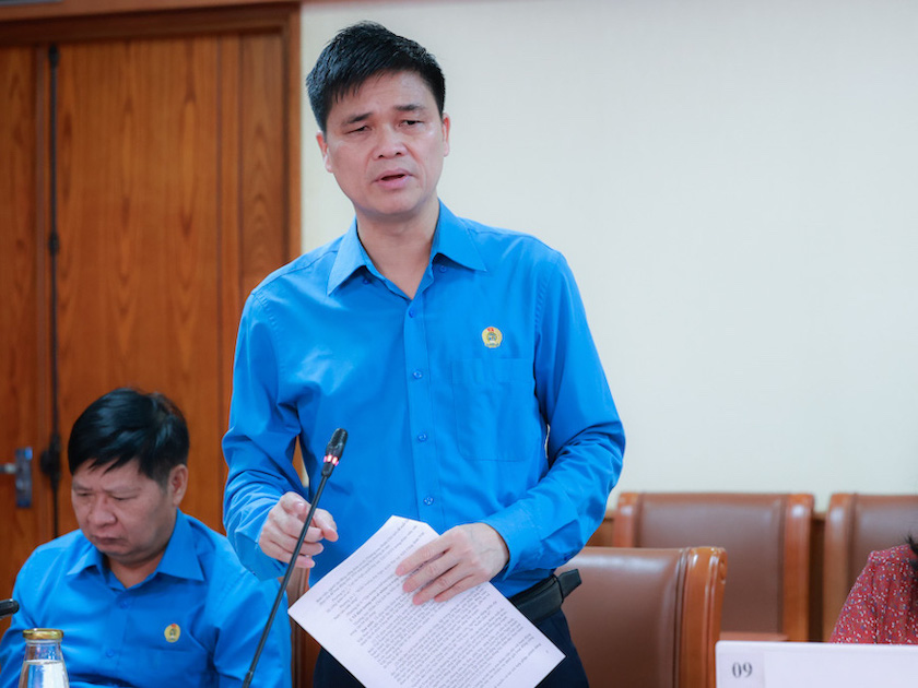 Phó Chủ tịch Tổng Liên đoàn Lao động Việt Nam Ngọ Duy Hiểu cho ý kiến về chủ đề và nhiệm vụ trọng tâm năm 2024. Ảnh: Hải Nguyễn