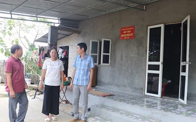 Những ngôi nhà khang trang, kiên cố thay cho nhà tạm dột nát đã giúp người dân nghèo ở vùng cao Sơn La an cư, lạc nghiệp. Ảnh: Phạm Đông