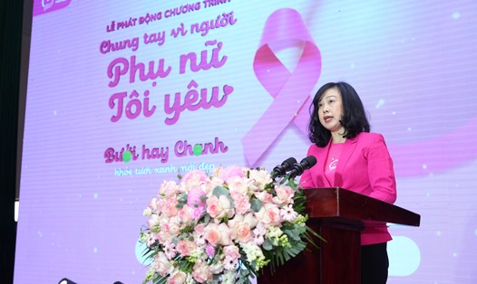 Bộ trưởng Bộ Y tế Đào Hồng Lan phát động chiến dịch tầm soát ung thư vú cho phụ nữ Việt Nam. Ảnh: Bộ Y tế cung cấp