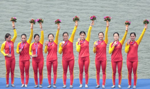 Các nữ vận động viên Đội tuyển Đua thuyền rowing Việt Nam tại ASIAD 19. Ảnh: Bùi Lượng