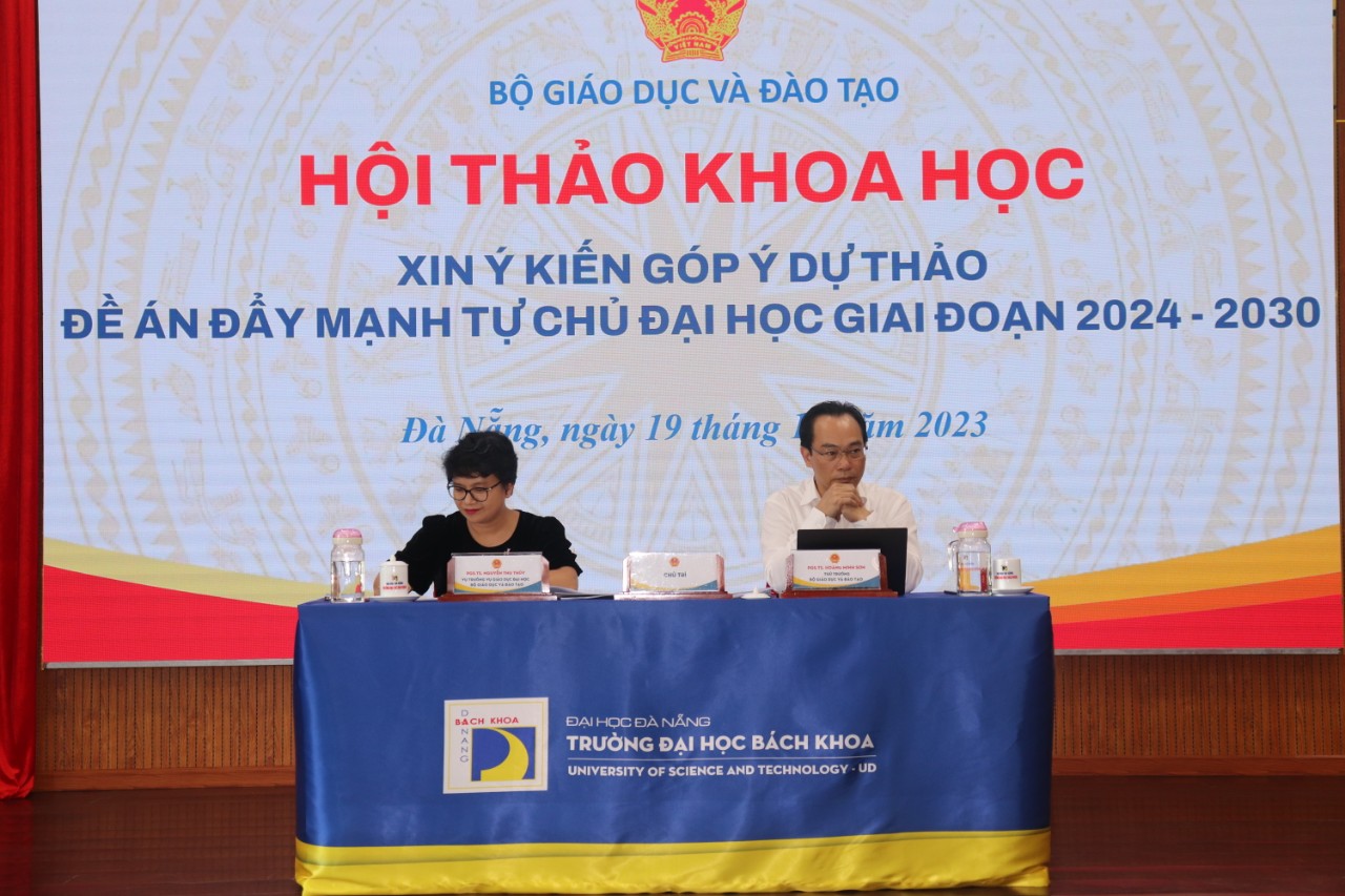 Hội thảo khoa học xin ý kiến dự thảo Đề án đẩy mạnh tự chủ đại học giai đoạn 2024-2030. Ảnh: Nguyễn Linh