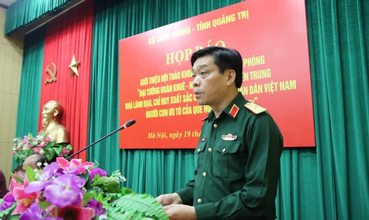 Thiếu tướng Đỗ Thanh Phong - Phó Cục trưởng Cục Tuyên huấn - phát biểu tại họp báo chiều 19.10. Ảnh: T.Vương