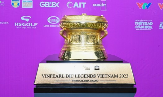 Chiếc cúp cho nhà vô địch Vinpearl DIC Legends Vietnam 2023. Ảnh: Anh Chiến