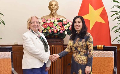 Thứ trưởng Ngoại giao Lê Thị Thu Hằng tiếp bà Tatiana Valovaya - Tổng Giám đốc Văn phòng Liên Hợp Quốc tại Geneva (UNOG). Ảnh: Thanh Hà