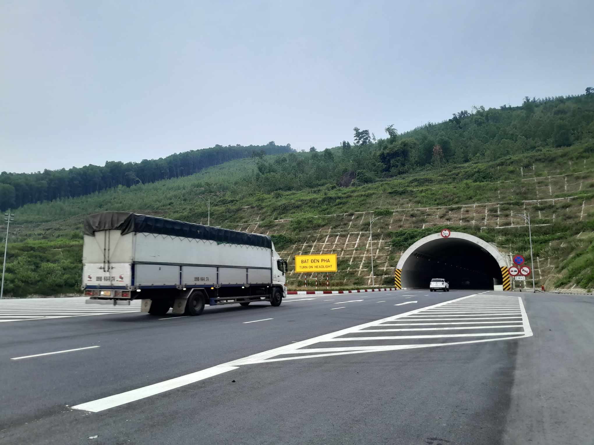 Đường cao tốc mới hoàn thành đưa vào sử dụng. Ảnh: Xuyên Đông