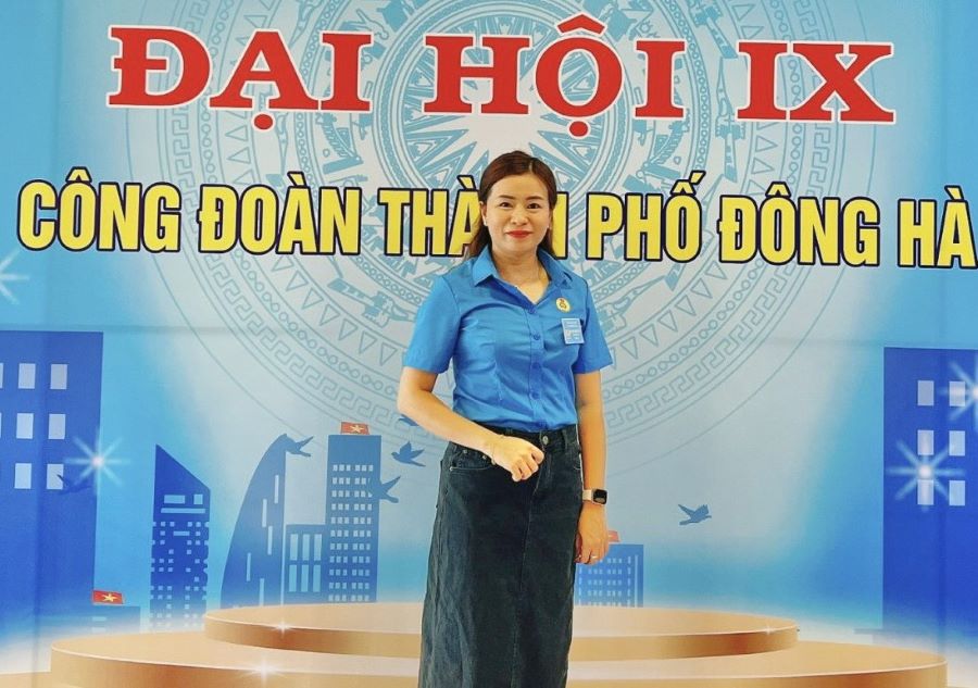 Chị Lê Minh Ngọc, Chủ tịch CĐCS Công ty TNHH MTV Dụng cụ du lịch Jinquan Việt Nam. Ảnh: T.Diễm.