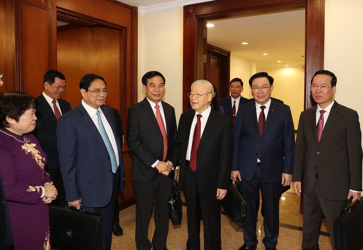 Tổng Bí thư Nguyễn Phú Trọng và các lãnh đạo Đảng, Nhà nước dự Hội nghị Trung ương 8 khoá XIII. Ảnh: TTXVN
