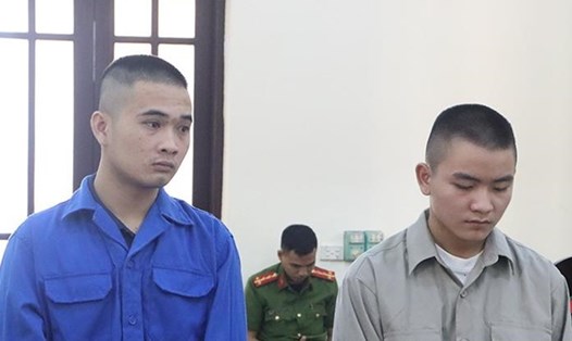 2 bị cáo Lường Văn Quý và Lường Văn Tuyền trong phiên xét xử. Ảnh: Cổng TTĐT huyện Nam Sách