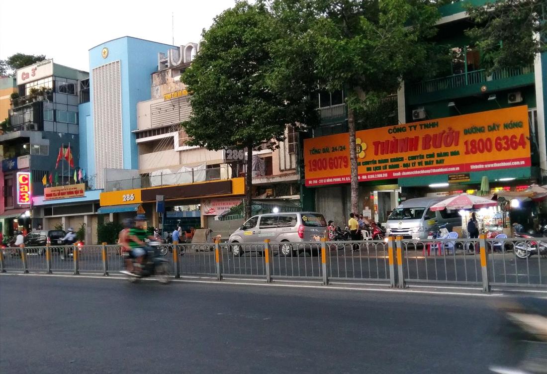 Phòng vé của nhà xe Thành Bưởi trên đường Lê Hồng Phong (Quận 5).  Ảnh: Minh Quân