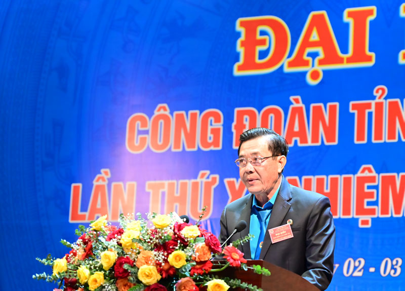 Ông Huỳnh Bá Long - Chủ tịch LĐLĐ tỉnh Vĩnh Long khóa X phát biểu khai mạc Đại hội. Ảnh: Đạt Phan