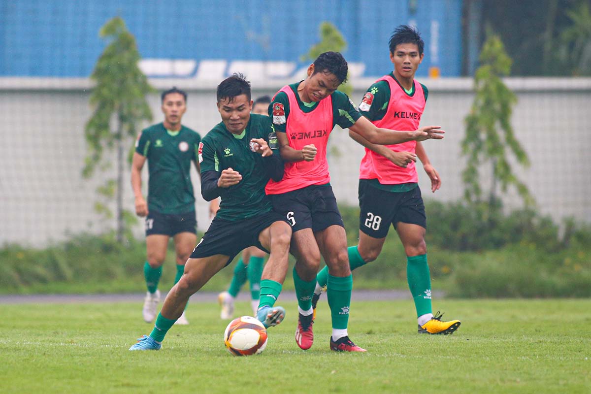 Trước thềm mùa giải mới, câu lạc bộ TPHCM đã chia tay nhiều cầu thủ, trong đó có 3 chân sút chủ lực của đội mùa rồi là Mansaray, Green và Hoàng Vũ Samson.