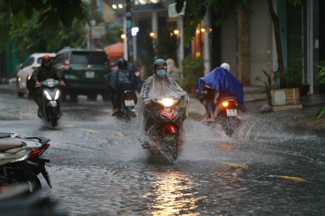 Dự báo thời tiết hôm nay 3.10: Nam Trung Bộ, Tây Nguyên và Nam Bộ mưa lớn