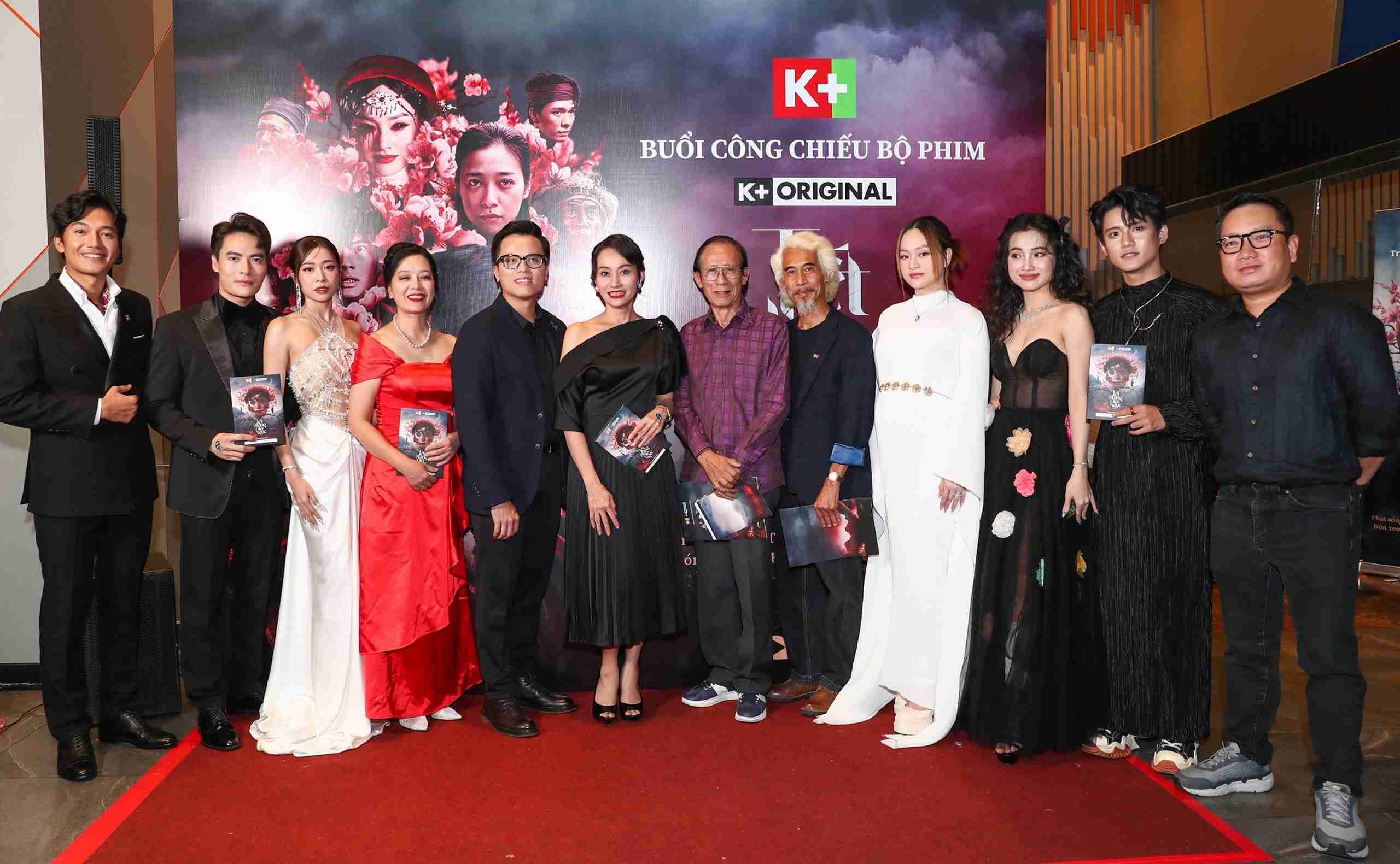 Lan Phường và các diễn viên đã chia sẻ những khó khăn trong hành trình quy phim tại Hà Giang. Ảnh: BTC.