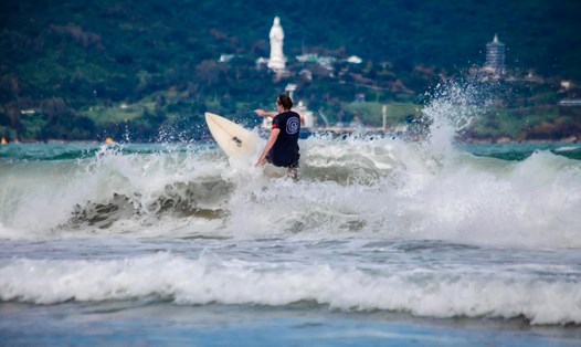 Đà Nẵng tổ chức giải lướt sóng cho du khách mùa thấp điểm du lịch. Ảnh: BQL bán đảo Sơn Trà và các bãi biển du lịch Đà Nẵng