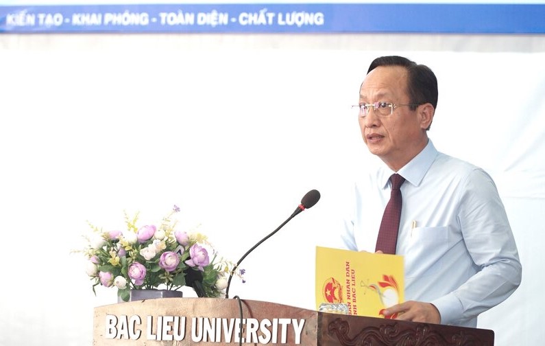 Chủ tịch Bạc Liêu Phạm Văn Thiều đề nghị Trường Đại học Bạc Liêu đào tạo gắn với nhu cầu việc làm. Ảnh: Nhật Hồ