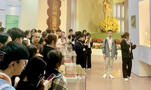 Đoàn sinh viên thực hành nghiệp vụ hướng dẫn viên tại Bảo tàng Lâm Đồng hồi giữa tháng 10. Ảnh: Bảo tàng Lâm Đồng