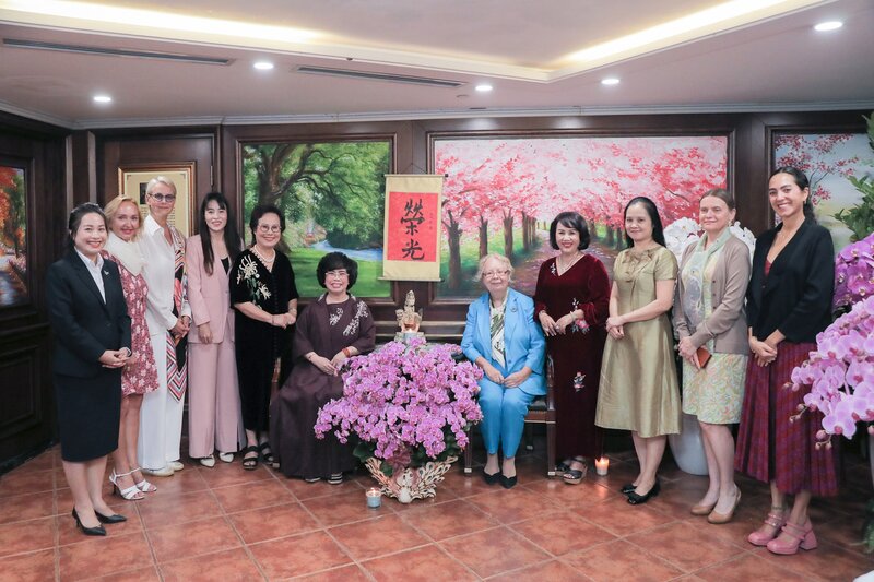 Bà Tatiana Valovaya và đoàn công tác tại buổi làm việc với lãnh đạo Hiệp hội Nữ doanh nhân Việt Nam, chiều 19.10 tại Hà Nội. Ảnh: Diễm Huyền