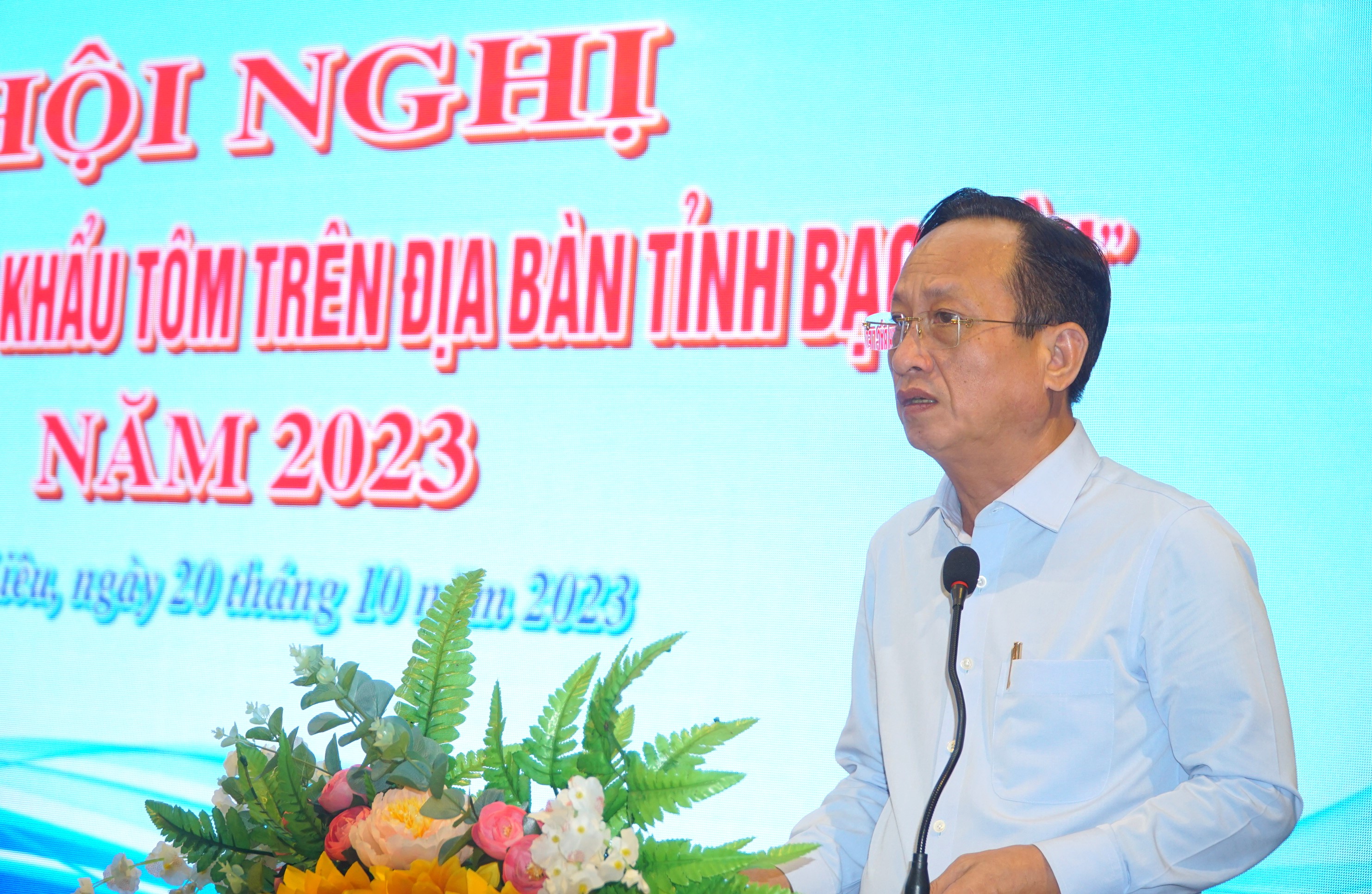 Chủ tịch UBND tỉnh Bạc Liêu khẳng định tỉnh không thiếu nguyên liệu ngành tôm. Ảnh: Nhật Hồ