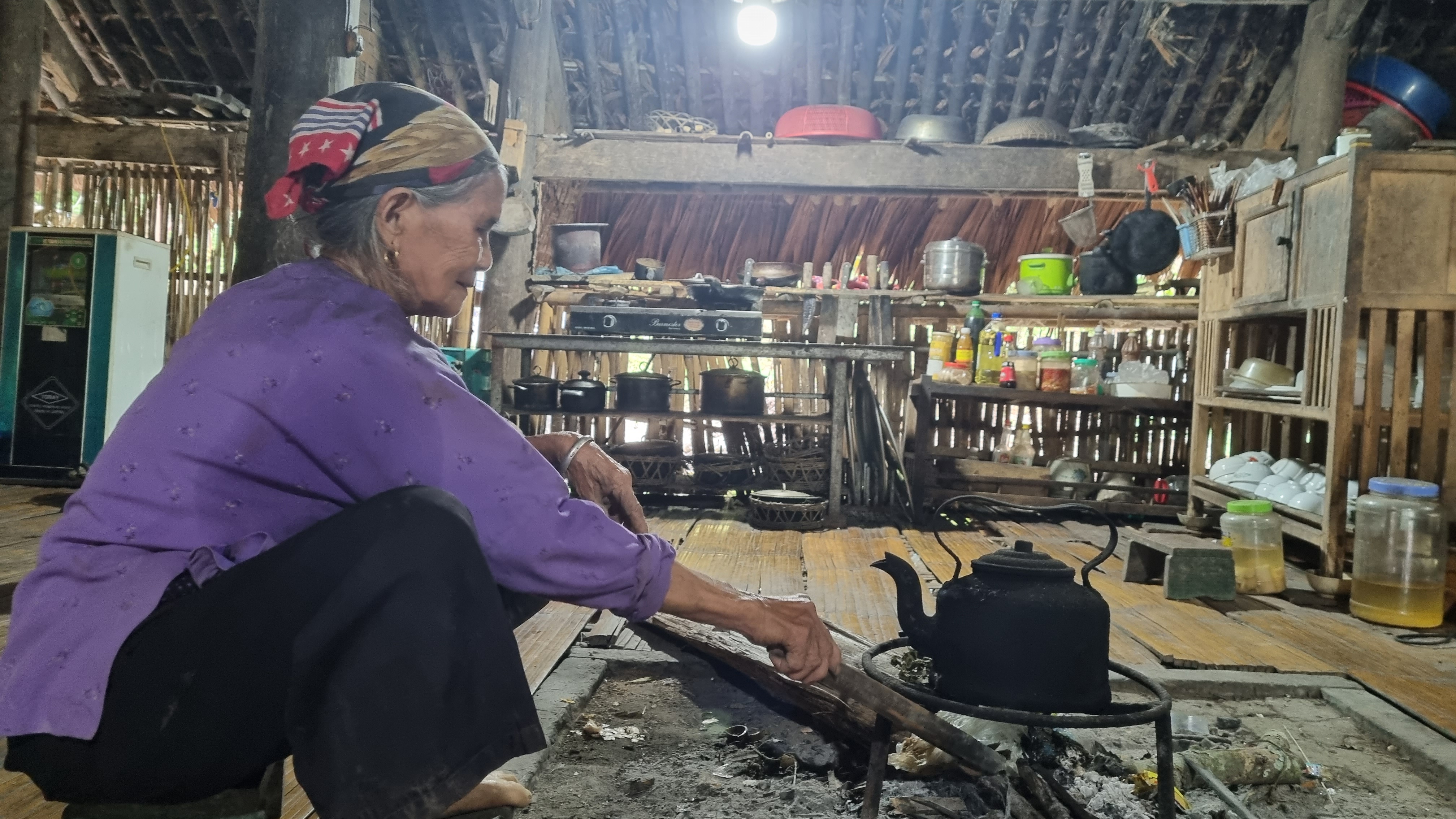 Những căn nhà sàn truyền thống của đồng bào Tày tại xóm Bản Đông. Ảnh: Lam Thanh