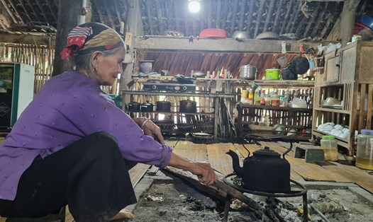 Những căn nhà sàn truyền thống của đồng bào Tày tại xóm Bản Đông. Ảnh: Lam Thanh