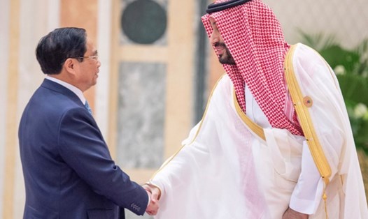 Thủ tướng Chính phủ Phạm Minh Chính và Hoàng Thái tử, Thủ tướng Saudi Arabia Mohammed bin Salman. Ảnh: VGP