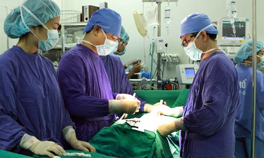 Một ca phẫu thuật tại Bệnh viện Hữu nghị Việt Đức. Ảnh: BVCC