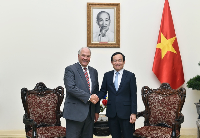 Phó Thủ tướng Trần Lưu Quang đã tiếp Sứ đồ Ronald Rasband - Giáo hội các Thánh hữu Ngày sau của Chúa Giêsu Kitô. Ảnh: Thanh Hà