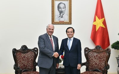 Phó Thủ tướng Trần Lưu Quang đã tiếp Sứ đồ Ronald Rasband - Giáo hội các Thánh hữu Ngày sau của Chúa Giêsu Kitô. Ảnh: Thanh Hà