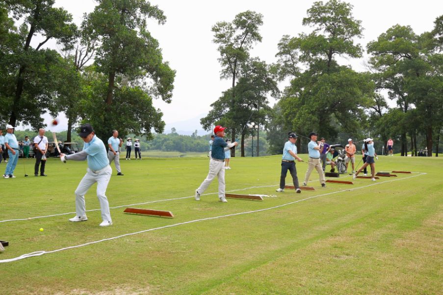 Giải golf Swing for the Kids có sự tham dự của gần 250 golfer trong nước và quốc tế. Ảnh: SFTK16
