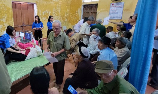 Khám bệnh, phát thuốc miễn phí cho 200 người hoàn cảnh khó khăn ở Thái Bình. Ảnh: Bệnh viện Đa khoa tỉnh Thái Bình
