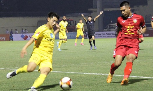 Thanh Hoá FC và Hồng Lĩnh Hà Tĩnh chia điểm sau trận hoà 2-2. Ảnh: Tùng Phan