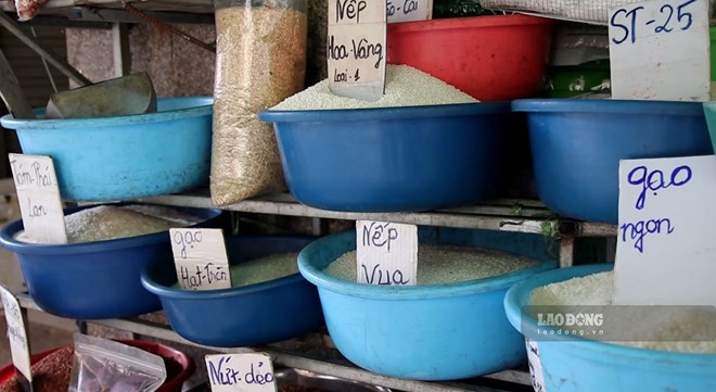 Thị trường gạo bán lẻ tại TP Hà Nội tăng từ 400 - 1.800 đồng/kg, tùy loại. Ảnh: Bích Ngọc 
