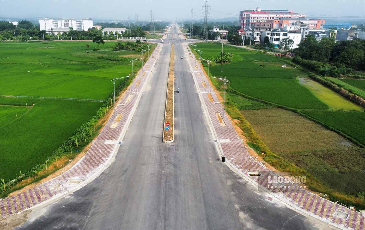 Tuyến đường trục phát triển đô thị đầu tiên của tỉnh Tuyên Quang. Ảnh: Nguyễn Tùng.