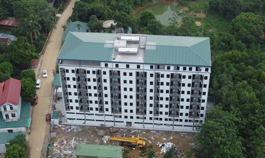 Công trình xây vượt 6 tầng tại xã Tân Xã, huyện Thạch Thất, Hà Nội. Ảnh: Anh Huy.