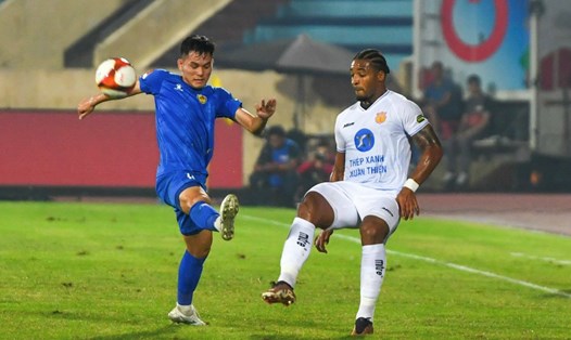 Nam Định đánh bại Quảng Nam trong trận mở màn V.League 2023-2024. Ảnh: Giang Nguyễn 