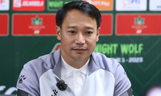 Huấn luyện viên Vũ Hồng Việt của câu lạc bộ Nam Định. Ảnh: Minh Dân