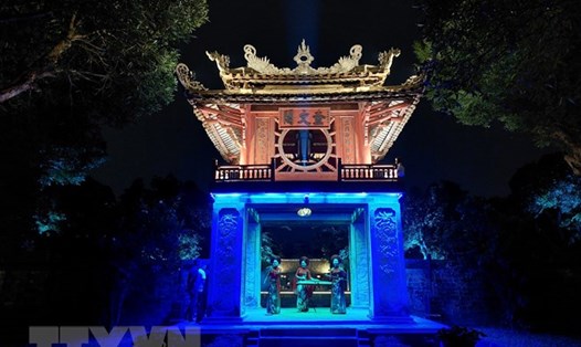Độc đáo tour du lịch đêm Văn Miếu - Quốc Tử Giám. Ảnh: Đinh Thuận/TTXVN